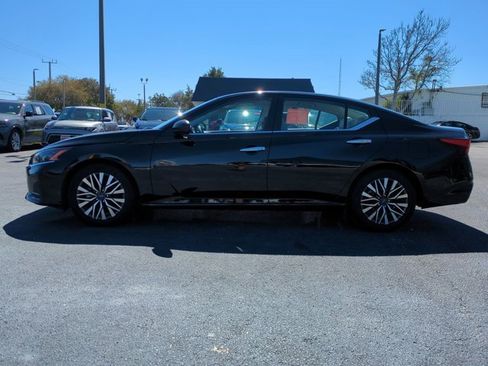 Certified 2025 Nissan Altima 2.5 SV image 8