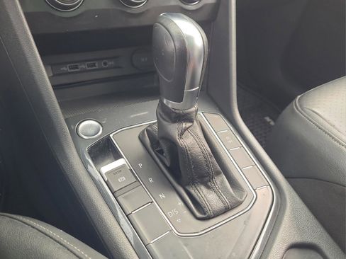 Used 2019 Volkswagen Tiguan SE image 17