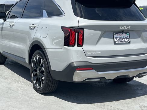 Certified 2025 Kia Sorento SX FWD image 5