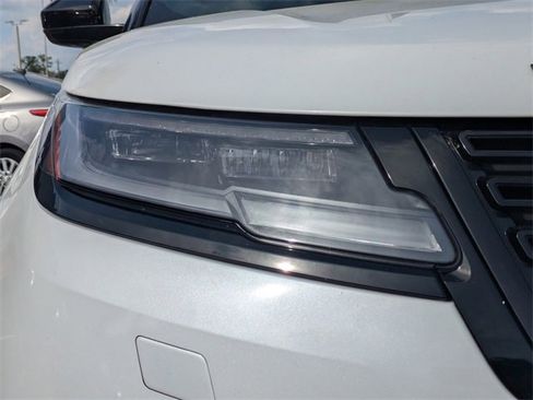 Used 2025 Land Rover Range Rover Velar Dynamic SE image 10