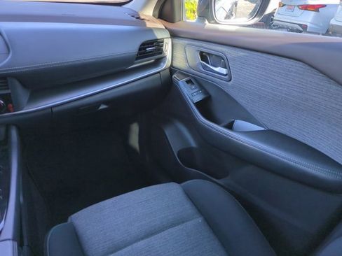 Used 2023 Nissan Rogue SV image 17