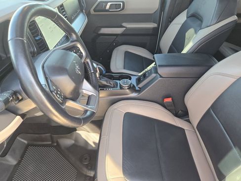 Used 2022 Ford Bronco Wildtrak image 15