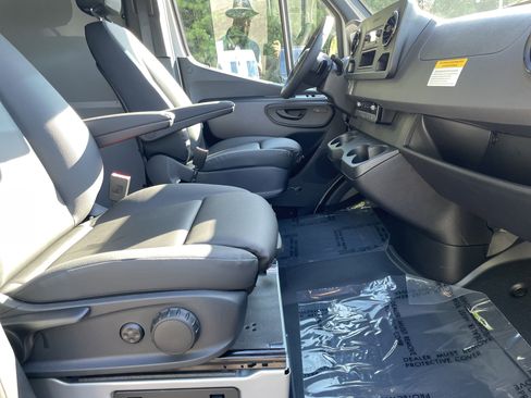 New 2025 Mercedes-Benz Sprinter 2500 image 42