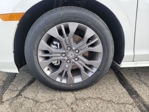 New 2026 Honda Odyssey Touring image 5