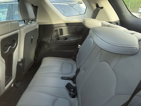 Used 2025 Honda Pilot EX-L image 7