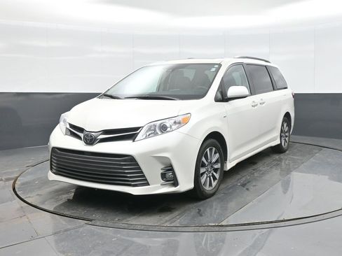 Certified 2020 Toyota Sienna Limited image 3