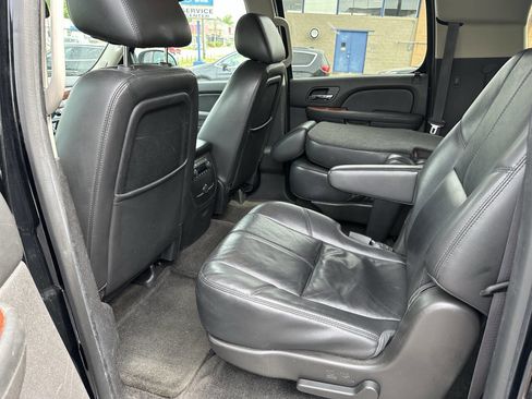 Used 2014 Chevrolet Suburban LT w/ Luxury Package AWD/4WD image 24