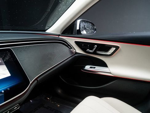 Used 2025 Mercedes-Benz E 350 Sedan image 30