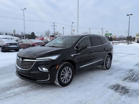 Used 2023 Buick Enclave Essence image 1