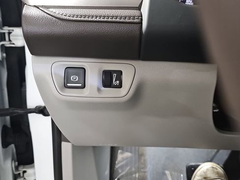 Certified 2020 GMC Acadia SLT image 33