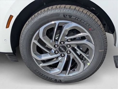 New 2025 Lincoln Navigator Reserve image 16