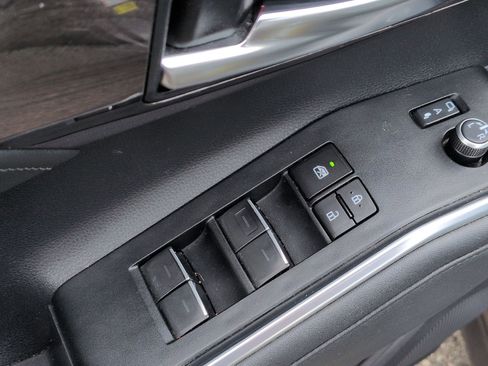 Used 2023 Toyota Highlander Platinum image 15