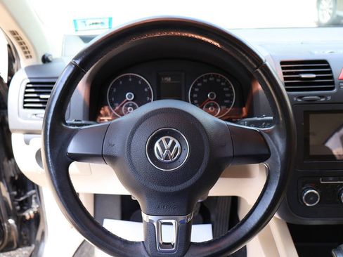 Used 2010 Volkswagen Jetta SE FWD image 26