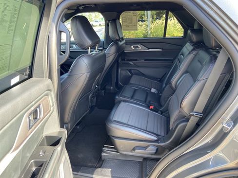 Used 2025 Ford Explorer ST-Line w/ ST-Line Street Pack AWD/4WD image 50