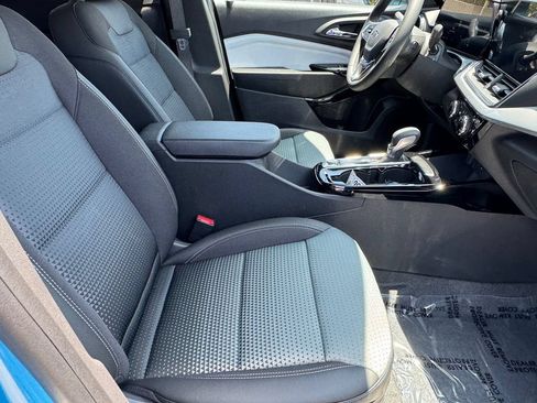 New 2026 Chevrolet Trax LT w/ Midnight Edition FWD image 8
