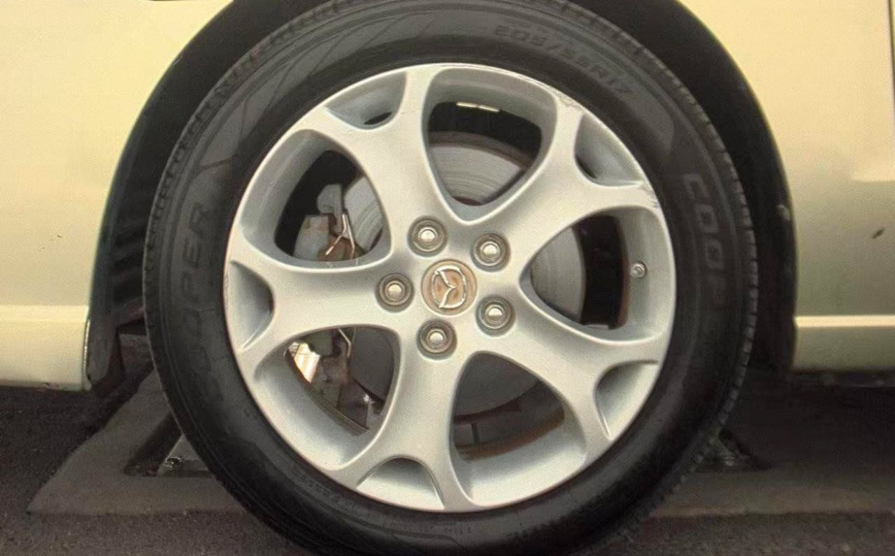 Used 2008 MAZDA MAZDA5 Sport FWD image 9