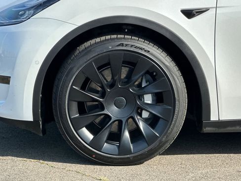 Used 2021 Tesla Model Y Long Range image 29