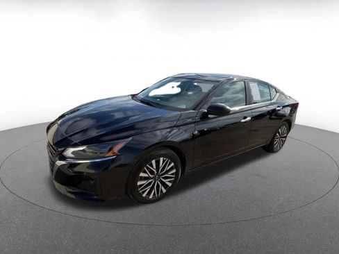 Used 2025 Nissan Altima 2.5 SV image 8