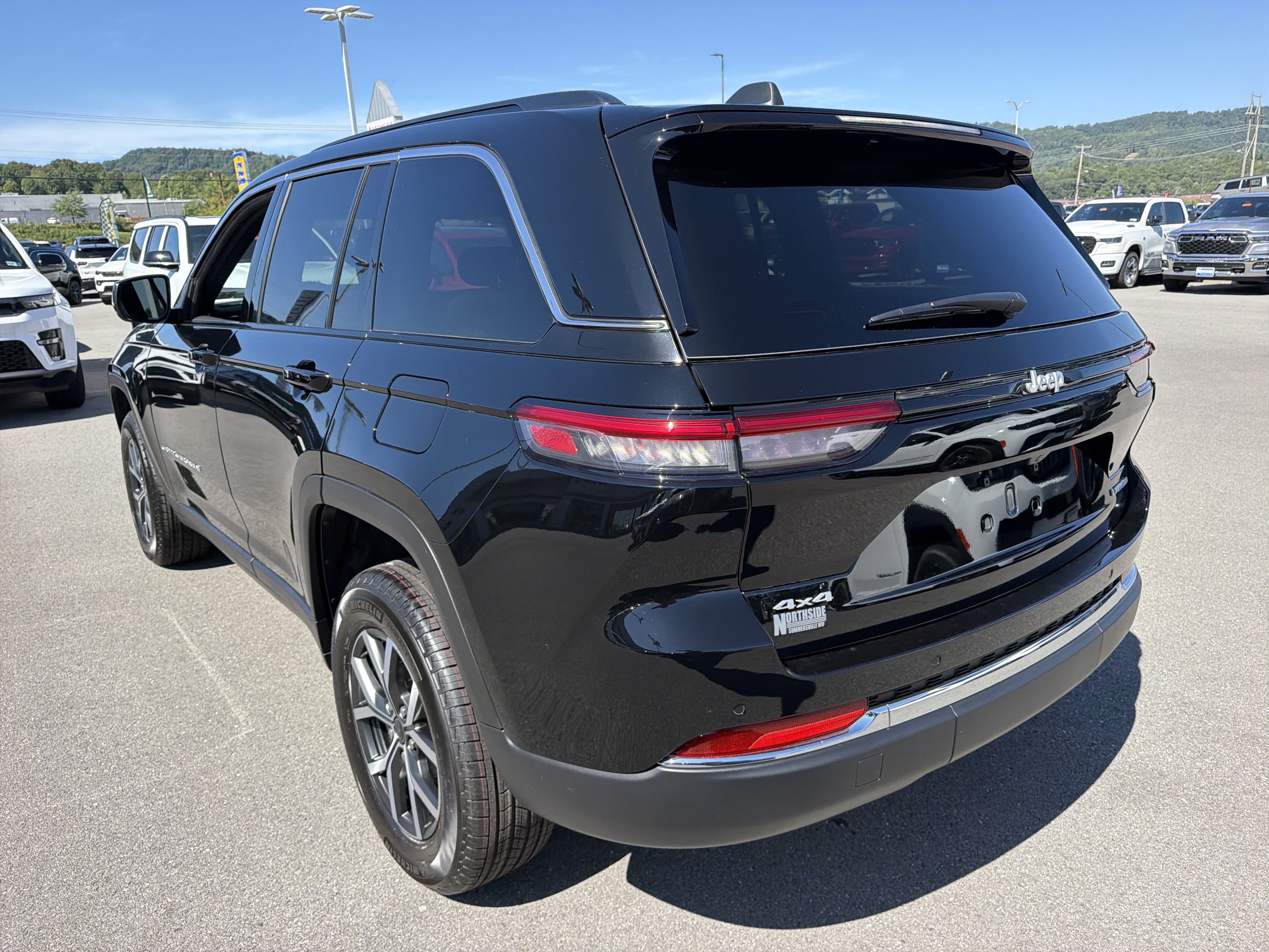New 2027 Jeep Grand Cherokee Laredo X AWD/4WD image 8