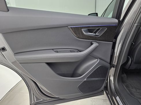 Used 2025 Audi Q7 3.0T Premium Plus image 19