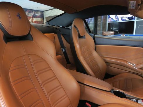 Used 2016 Ferrari California T RWD image 32