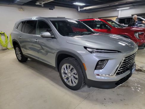 Certified 2025 Buick Enclave Preferred image 3