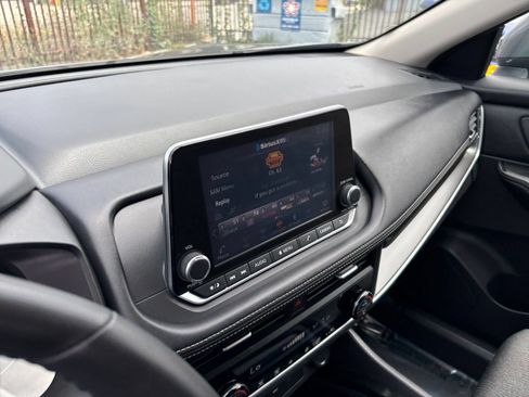Used 2025 Nissan Rogue SV FWD image 20