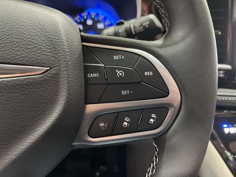 Used 2024 Chrysler Pacifica Limited w/ Trailer Tow Group image 27