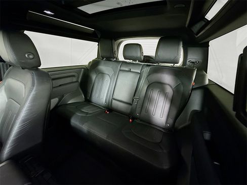 Used 2022 Land Rover Defender 90 X-Dynamic S image 27
