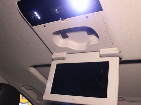 Used 2019 GMC Yukon XL SLT image 16