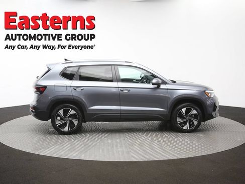 Used 2025 Volkswagen Taos SE AWD/4WD image 43