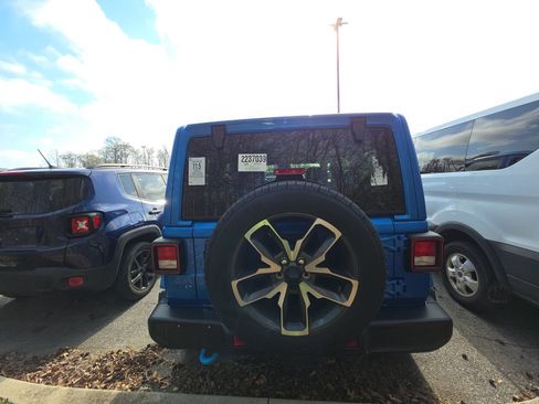 Used 2024 Jeep Wrangler Unlimited w/ Convenience Group AWD/4WD image 7