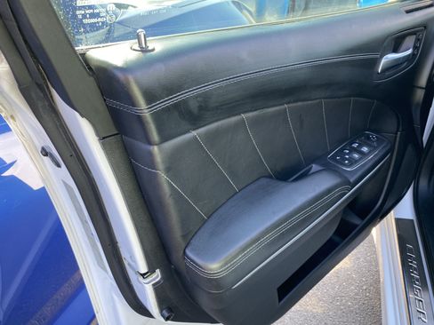 Used 2019 Dodge Charger Scat Pack w/ Dynamics Package RWD image 16