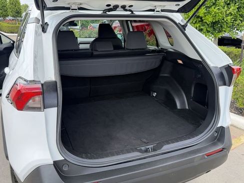 Used 2021 Toyota RAV4 XLE FWD image 22