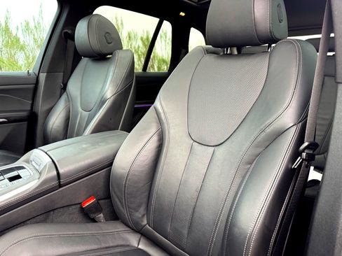 Used 2022 BMW X5 xDrive40i w/ M Sport Package image 15