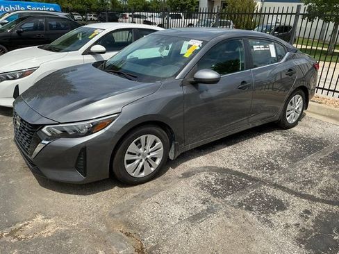 Used 2025 Nissan Sentra S FWD image 11
