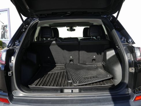 Used 2019 Jeep Cherokee Trailhawk w/ Cold Weather Group image 15