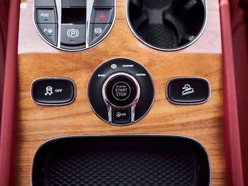 Used 2023 Bentley Bentayga AWD/4WD image 69
