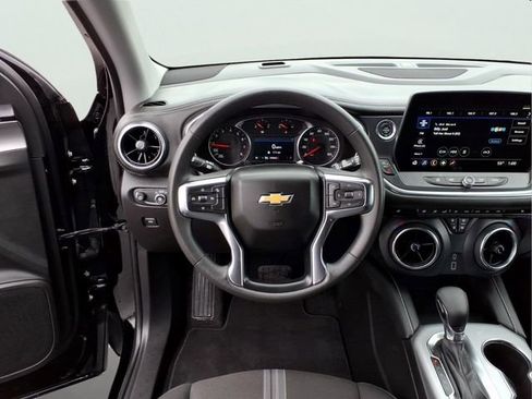 Used 2025 Chevrolet Blazer LT AWD/4WD image 14