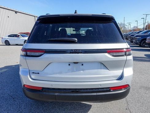 New 2025 Jeep Grand Cherokee Altitude image 26