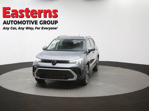 Used 2025 Volkswagen Taos SE AWD/4WD image 52