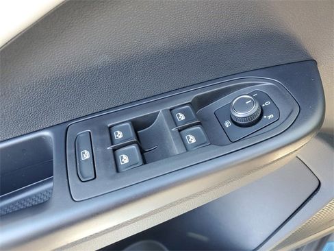 New 2026 Volkswagen Taos SE image 31