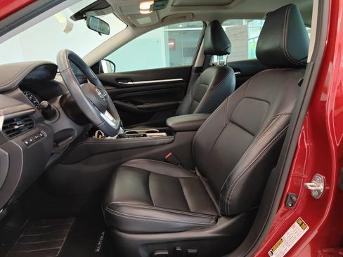 Used 2023 Nissan Altima 2.5 SL FWD image 9