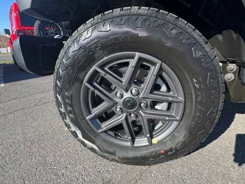 New 2026 Jeep Gladiator Sport AWD/4WD image 9