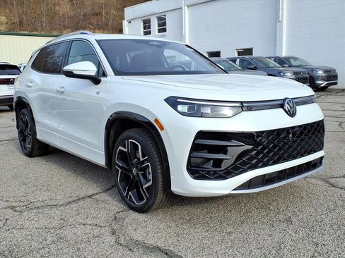 New 2026 Volkswagen Tiguan SEL R-Line image 2