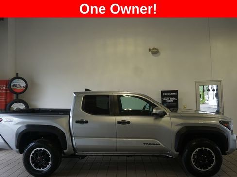Certified 2025 Toyota Tacoma TRD Off-Road AWD/4WD image 2
