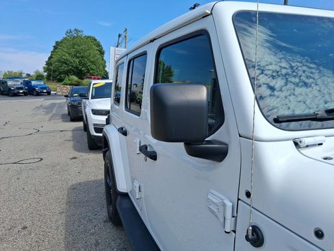 Certified 2021 Jeep Wrangler Unlimited Sahara AWD/4WD image 6