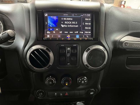 Used 2017 Jeep Wrangler Unlimited Sport w/ Quick Order Package 24S AWD/4WD image 18