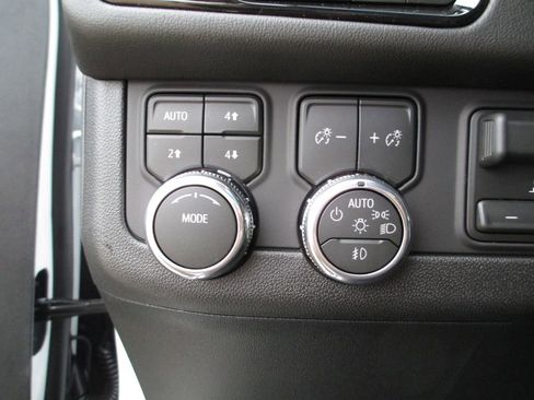 New 2026 GMC Yukon Elevation w/ Elevation Premium Package AWD/4WD image 17
