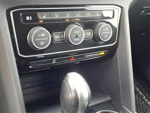 Used 2022 Volkswagen Atlas SE image 11